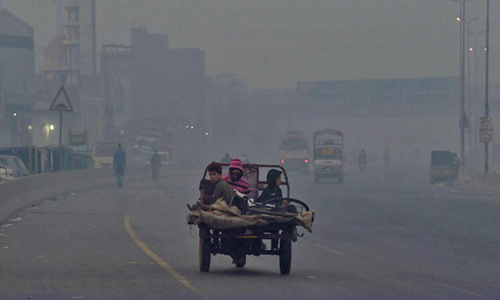 Severe dry cold grips Punjab, Motorways closed