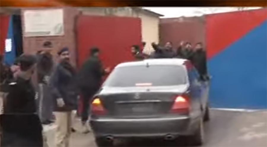 سابق خاتون اول بشریٰ بی بی نے گرفتاری  دیدی