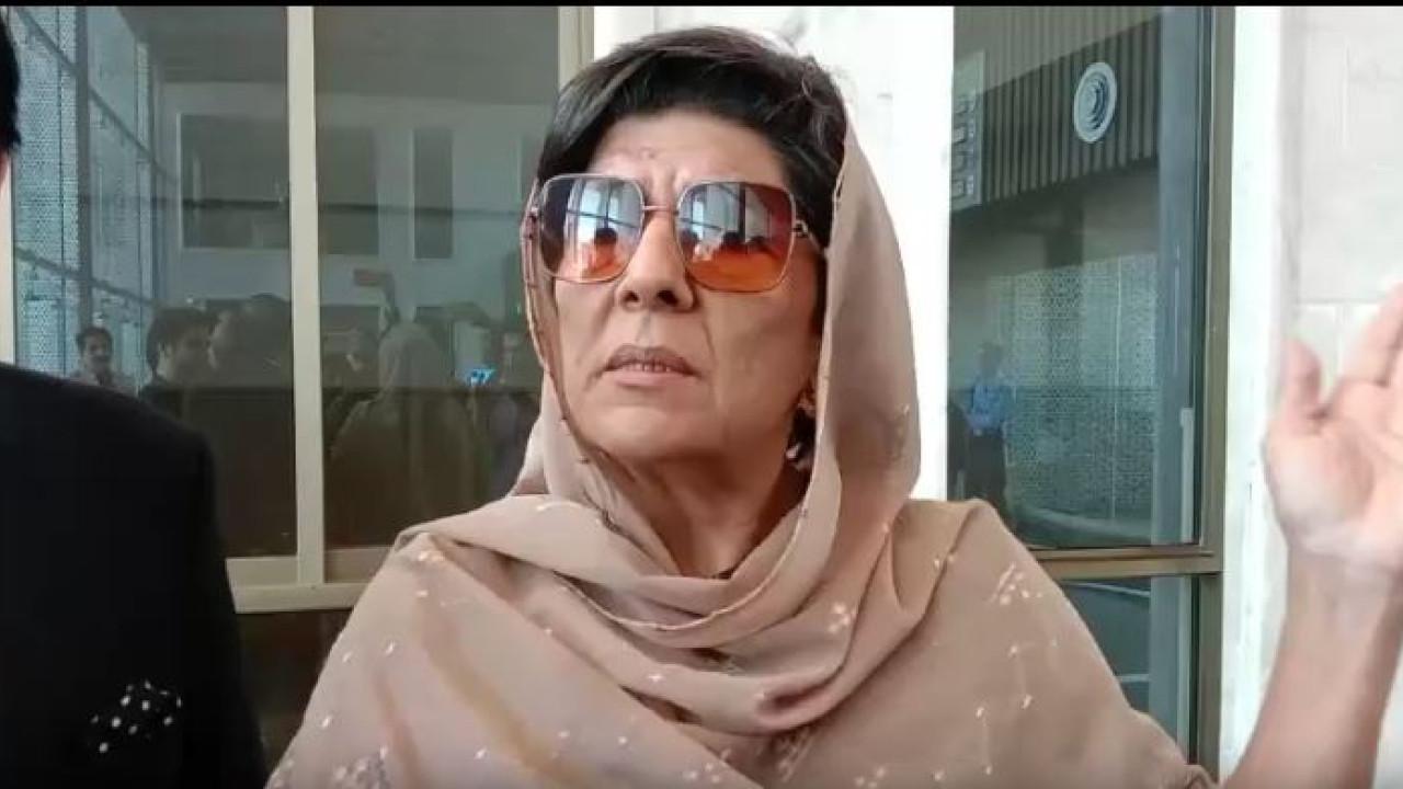 بانی پی ٹی آئی کی ہمشیرہ  کو سائبر کرائم انکوائری کا نوٹس جاری