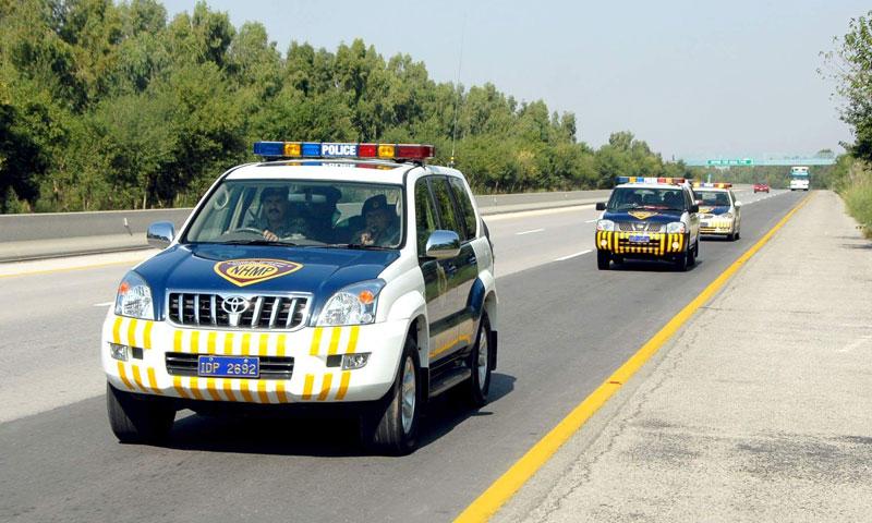 موٹروے پولیس نے امریکی خاتون کو گمشدہ انگوٹھی واپس کردی