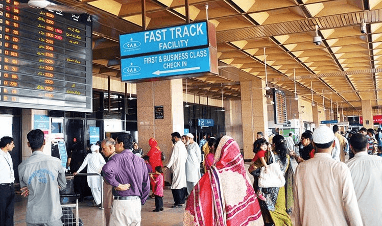 کورونا ویرینٹ امیکرون کا خطرہ، ایئرپورٹس پرمسافروں کی مکمل اسکریننگ کا فیصلہ