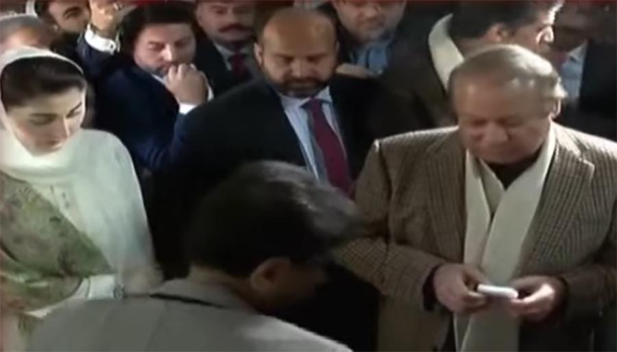 مسائل کے حل کیلئے ایک پارٹی کی اکثریت ضروری ہے: نواز شریف