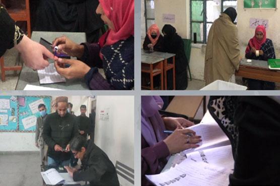 میڈیا نمائندگان کے انتخابات کے نتائج کیلئے پولنگ اسٹیشنز کے دورے