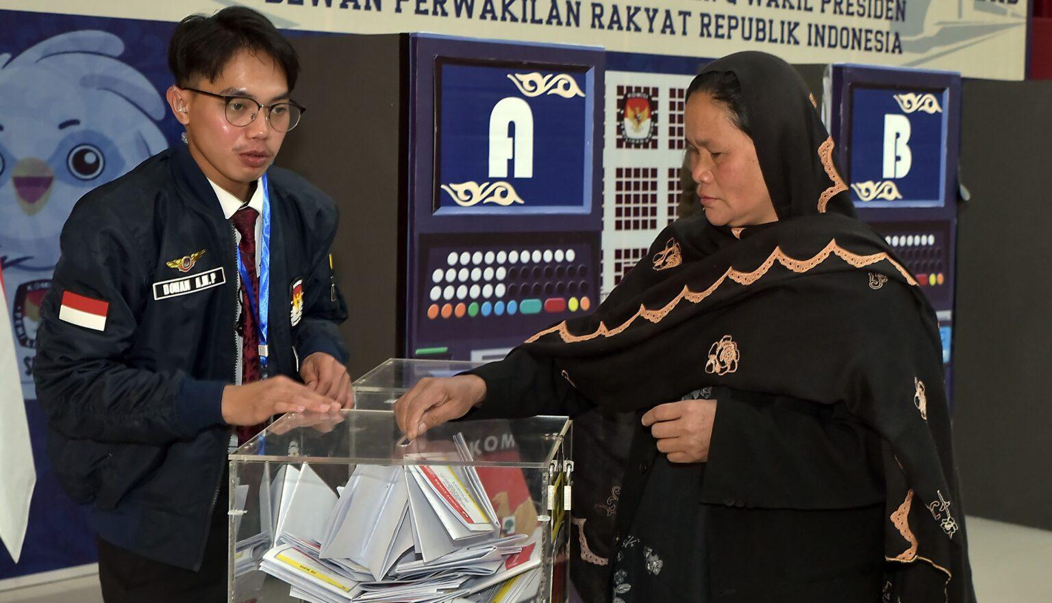 Indonesian Embassy facilitates nationals at early voting event