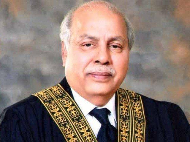 وکلا برادری کا کام ججز اور عدالت کی معاونت کرنا ہے: چیف جسٹس