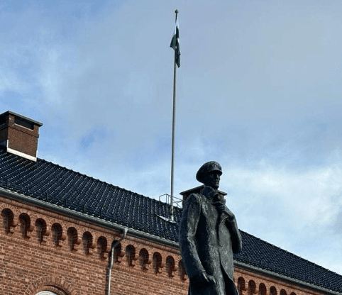 Pakistan’s flag hoisted on City Hall Kristiansand