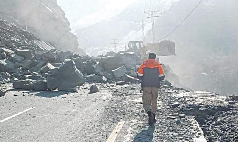 Landslides: Karakoram highway blocked again