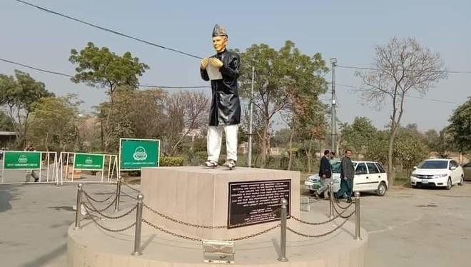 وہاڑی میں نصب  قائداعظم کے مجسمے سے عینک چوری 