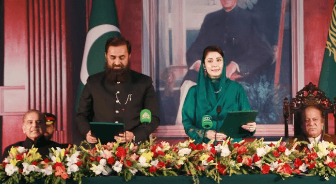  Punjab Governor administers oath to Maryam Nawaz as first female CM