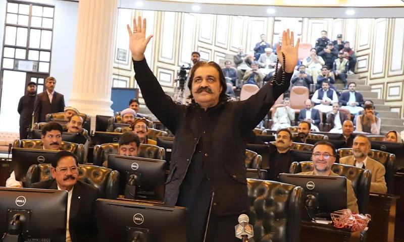وزیر اعلیٰ کے پی  علی امین گنڈا پور کا وزیر اعظم کی تقریب حلف برداری میں نہ  جانے کا فیصلہ
