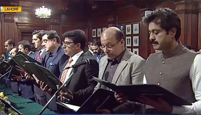 پنجاب کی  18 رکنی صوبائی کابینہ نے حلف اٹھا لیا