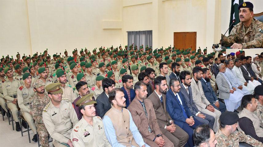 Army Chief visits Awaran, pays homage to martyrs' sacrifices