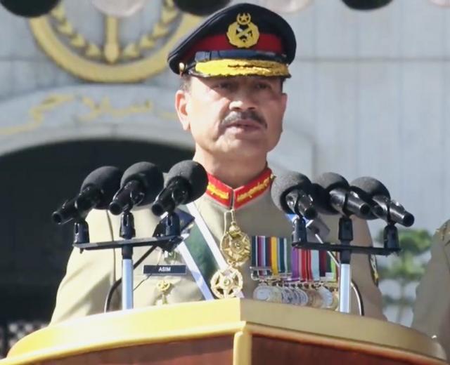 مادر وطن کی علاقائی سالمیت کا دفاع کرنے کیلئے پوری طرح تیار ہیں، آرمی چیف
