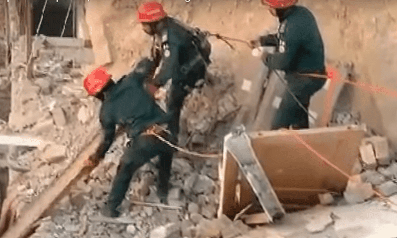 ملتان  میں  3 منزلہ خستہ حال رہائشی عمارت گرنے سے 9 افراد جاں بحق