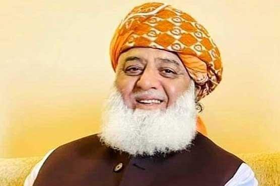 مولانا فضل الر حمان عمرہ کی ادائیگی کیلئے سعودی عرب  پہنچ گئے