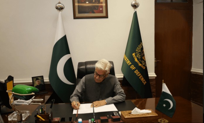 خواجہ  محمد آصف نے اپنے عہدے کا چارج سنبھال لیا