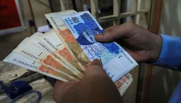 Pakistan to launch plastic currency to prevent fake notes