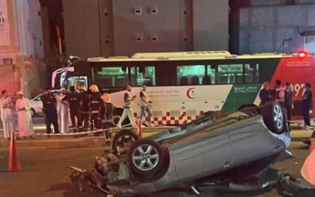 مکہ مکرمہ  میں تیز رفتار گاڑی افطار دسترخوان پر  چڑھ گئی، ایک شخص جاں بحق