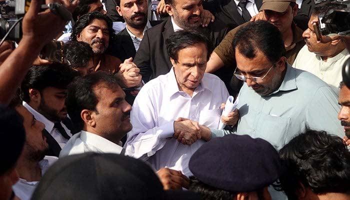 چوہدری پرویزالہیٰ کی طبیعت خراب ، اڈیالہ جیل سے پمز اسپتال منتقل