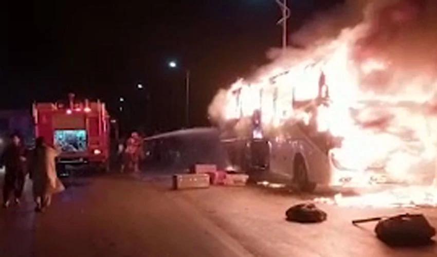 جامشورو: کوچ اور آئل ٹینکر میں تصادم کے نتیجے میں 4 افراد جاں بحق