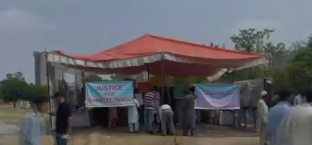 ٹریفک حادثے میں جاں بحق لڑکے کے لواحقین انصاف کے منتظر