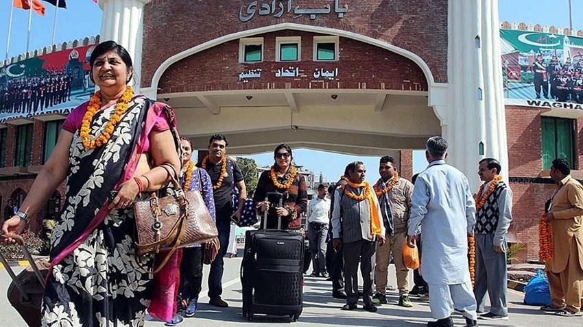 بھارتی ہندویاتریوں کاوفد4روزہ دورے پرواہگہ کے راستے لاہورپہنچا