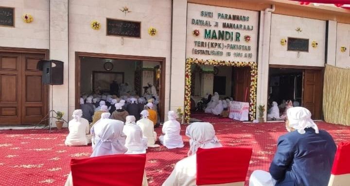 ہندو یاتریوں کے وفد کا کرک میں ٹیری مندر کا دورہ ، مذہبی رسومات ادا کیں