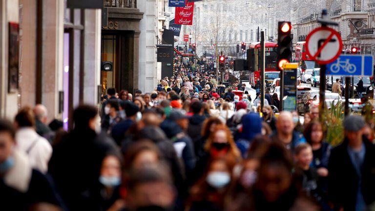 برطانیہ میں پہلی مرتبہ کورونا کے 2 لاکھ سے زائد کیسز رپورٹ