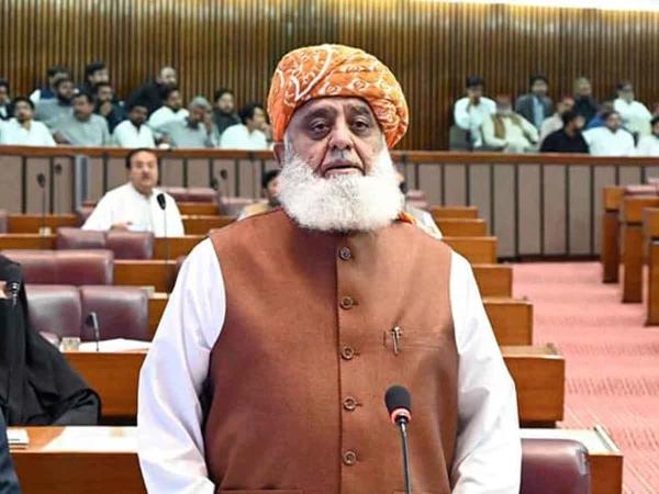 مدارس کی رجسٹریشن میں سب سے بڑی رکاوٹ حکومت خود ہے، مولانا فضل الرحمان
