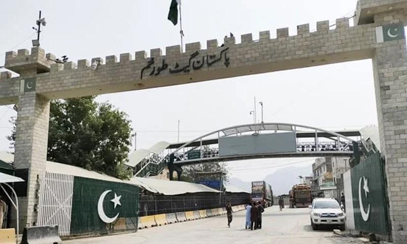 پاک افغان کشیدگی: طورخم بارڈر 28 دن بعد پیدل آمدورفت کے لیے کھل گیا
