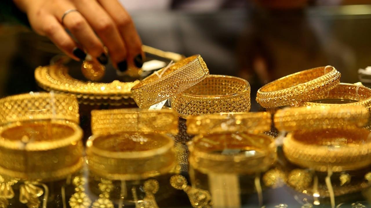 Gold price soars by Rs3,500, hits Rs351,000 per tola