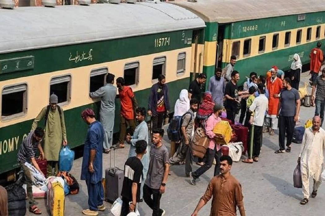 پاکستان ریلویز نے گزشتہ گیارہ ماہ میں ریکارڈ 83 ارب روپے کمالیے