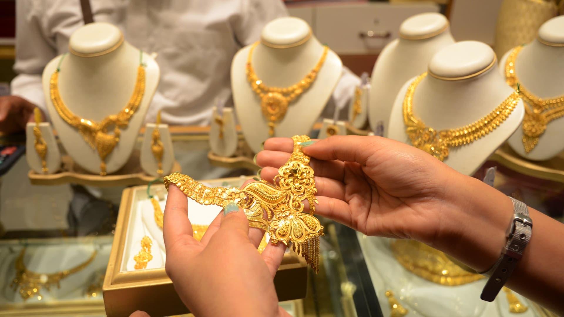 Gold loses shine: Rates drop in Pakistan