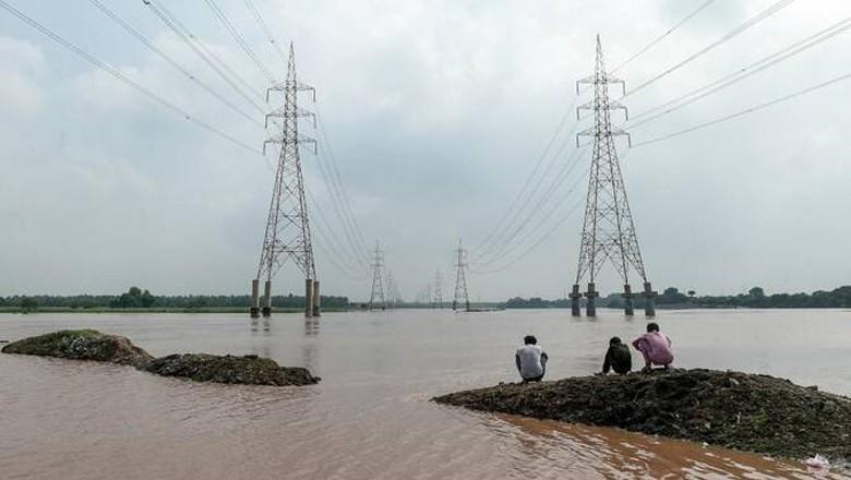 Federal govt considers waiving taxes on electricity bills for flood-hit citizens