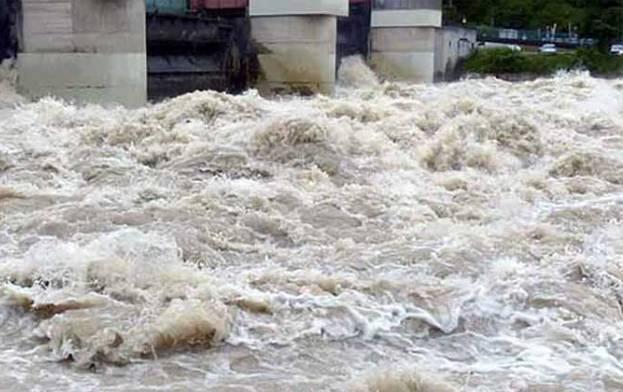 Indus River flood reaches Sindh; High alert at Guddu, Sukkur barrages