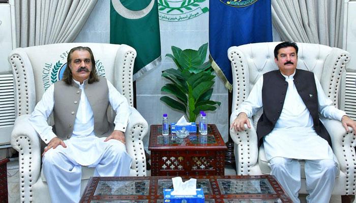 سوموار کو فیصلہ ہو گا ، استعفیٰ منظور ہونے تک علی امین وزیراعلیٰ رہیں گے: گورنر کے پی