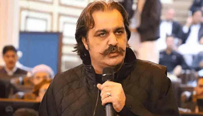 شراب و اسلحہ برآمدگی کیس، عدالت کا علی امین گنڈاپور کو گرفتار کرکے پیش کرنے کا حکم