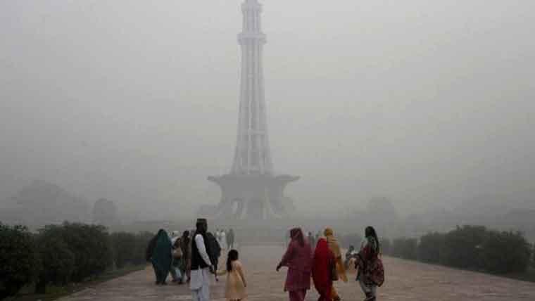 پنجاب کے مختلف شہر وں میں فضائی آلودگی بڑھنے سے  سانس کی بیماریاں پھیلنےلگیں