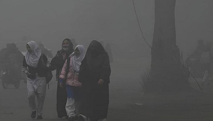 پنجاب کے سرکاری و نجی اسکولزصبح 8:45 سے پہلے کھلنے پرپابندی، نوٹیفکیشن جاری