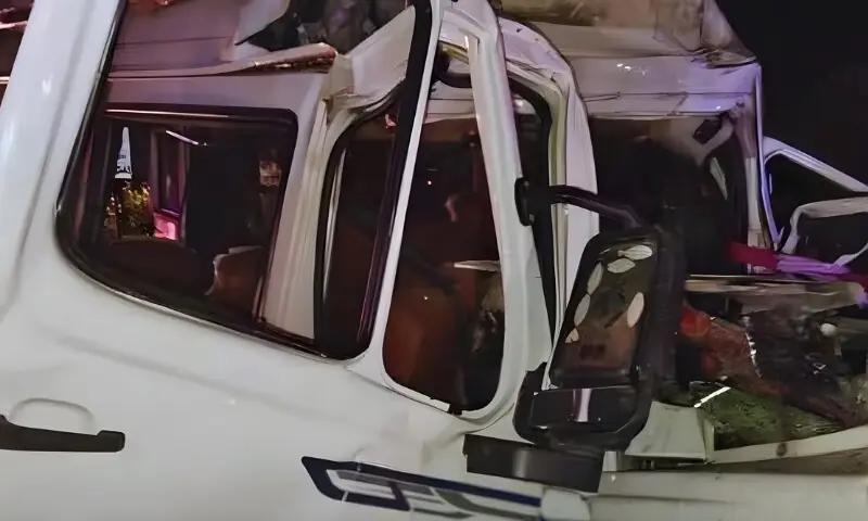 بھارت: پوجا سے واپس لوٹنےوالے یاتریوں کی بس کو خوفناک حادثہ، 18 افرادجاں بحق