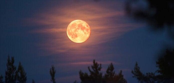آج شام آسمان پر سال کا سب سے بڑا اور روشن سپر مون نمودار ہوگا