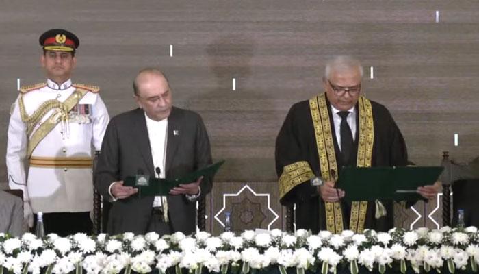 جسٹس امین الدین خان نے وفاقی آئینی عدالت کے پہلے چیف جسٹس کی حیثیت سے عہدے کا حلف اٹھا لیا