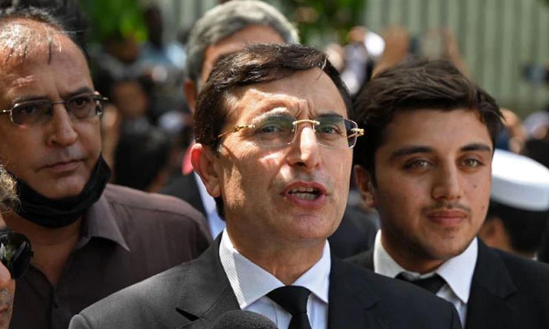 بیرسٹر گوہر نے بشریٰ بی بی کیخلاف آرٹیکل کو کردارکشی قرار دیدیا، قانونی چارہ جوئی کا اعلان