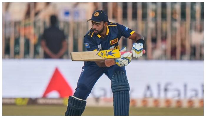 آخری ون ڈے: سری لنکا کا پاکستان کو جیت کیلئے 212 رنزکا ہدف