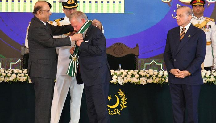 صدرمملکت نے اردن کے شاہ عبداللہ کو اعلیٰ ترین سول ایوارڈ’’ نشان پاکستان ‘‘سے نواز دیا