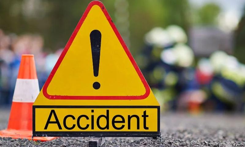 رائیونڈ: باراتیوں کے لیجانے والی بس ٹرالر سے ٹکرا گئی،5 افراد جاں بحق، درجنوں زخمی