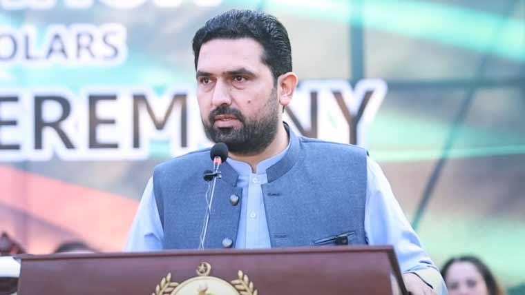 وزیراعلیٰ خیبرپختونخوا سہیل آفریدی نے طلبہ میں سکالرشپش چیک تقسیم کر دیئے