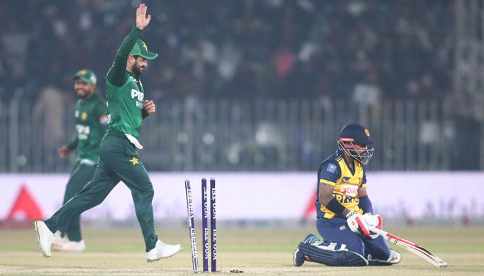 ٹرائی سیریز: سری لنکا نے پاکستان کو جیت کیلئے 129رنز کا ہدف دے دیا