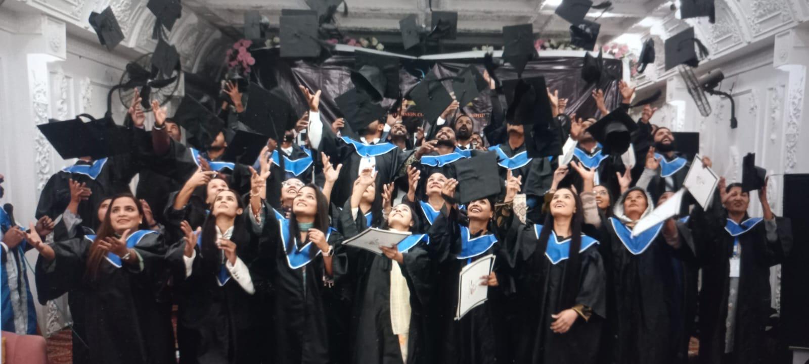 دی وژن کالج آف لیڈرشپ لاہور میں کانووکیشن پروقار تقریب،فیکلٹی ممبران، گریجویٹس کی بھرپور شرکت