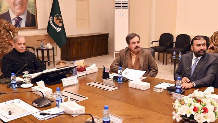 دہشت گردی کے خلاف جنگ جاری ہے، مکمل خاتمے تک چین سے نہیں بیٹھیں گے،شہباز شریف